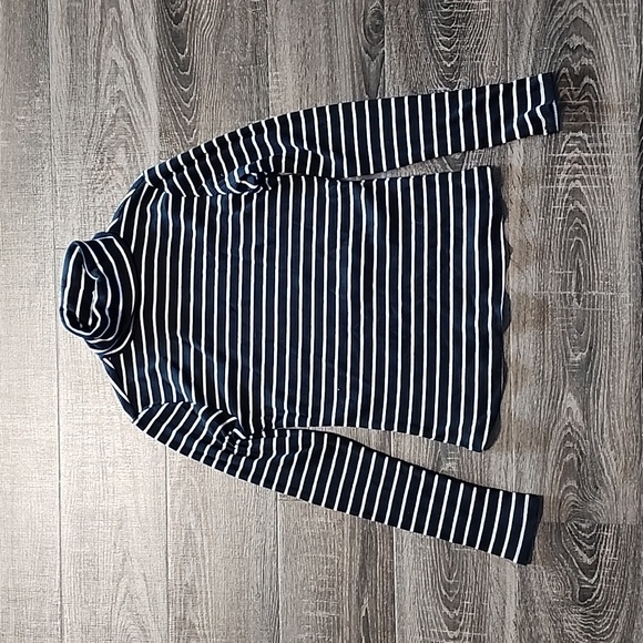 🌴 Old Navy striped Ribbed knit Turtleneck 🌴 - Picture 1 of 4